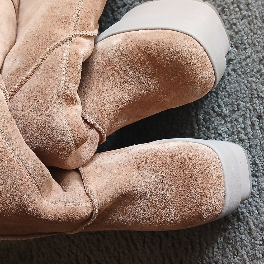 UGG PLATFORM BOOTS - Picture 8 of 8